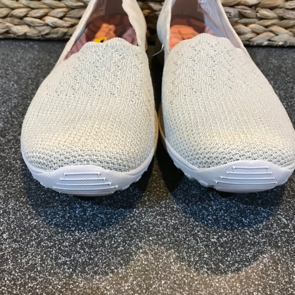 Skechers Cream and Gray Flats Sporty Slip-On Loafers - Size 9 - Picture 4 of 13